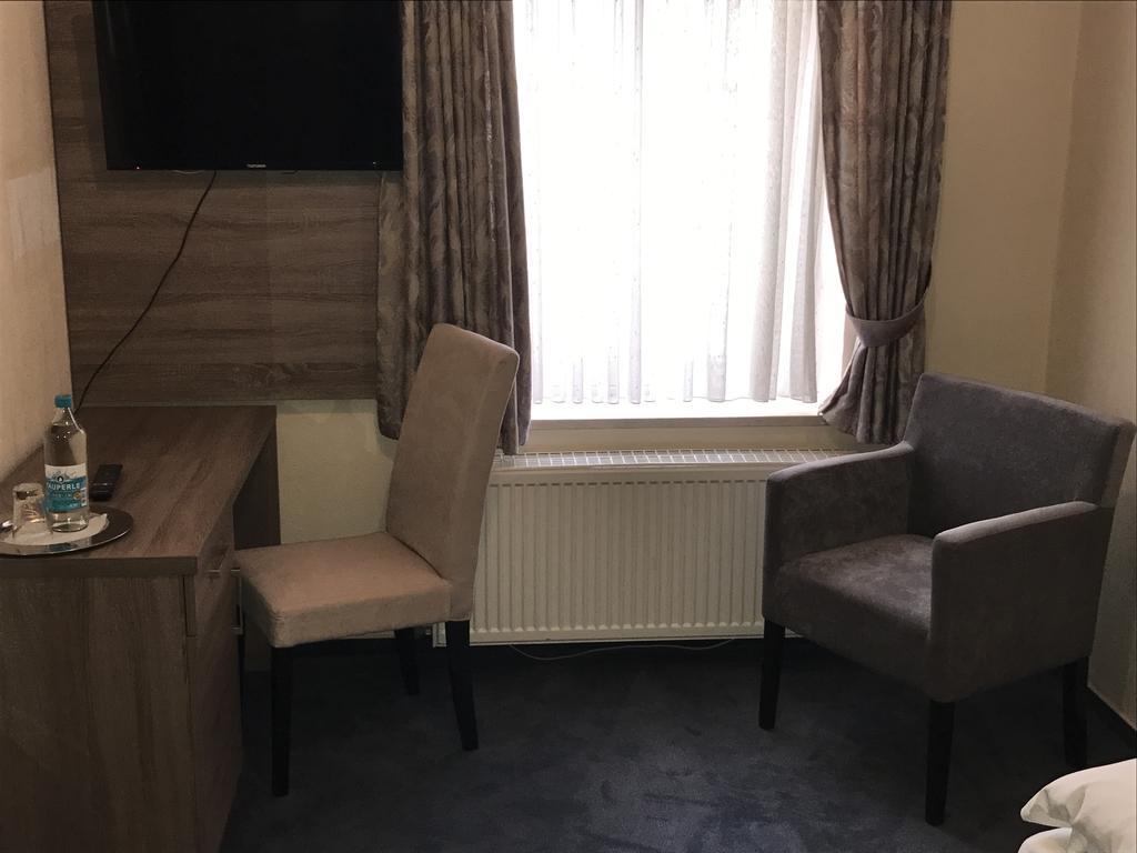 Hotel Junkerhaus Bad Salzuflen Room photo
